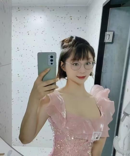 双妃姐妹屁股大会跳舞