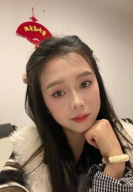 肤白清纯邻家颜值妹子