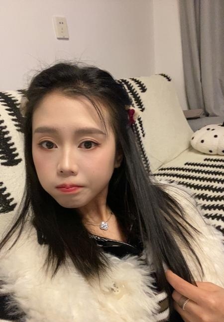 肤白清纯邻家颜值妹子