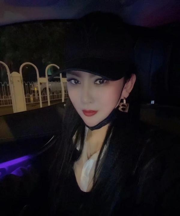后入翘臀小姐姐