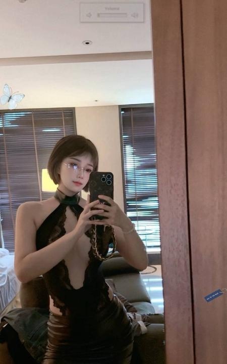 精致短发妹