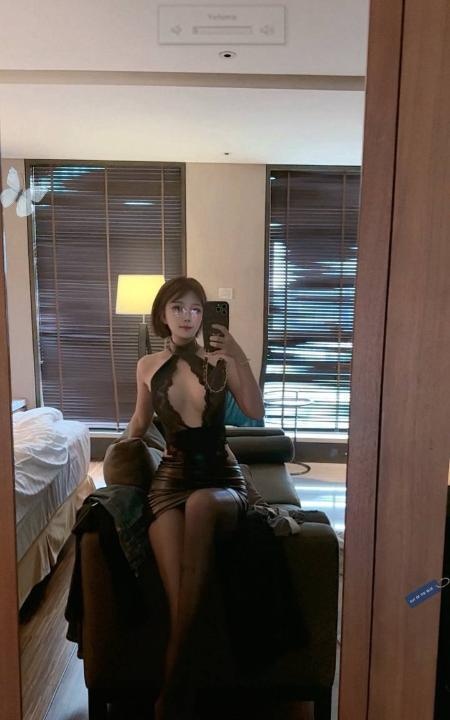 精致短发妹