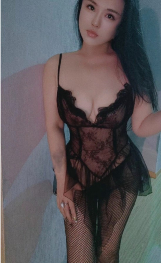 南京丰满大波小姐姐