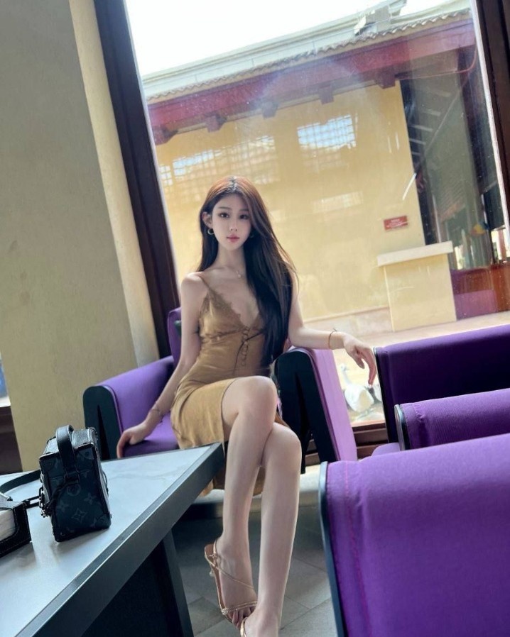 百子湾颜值大胸嫩妹