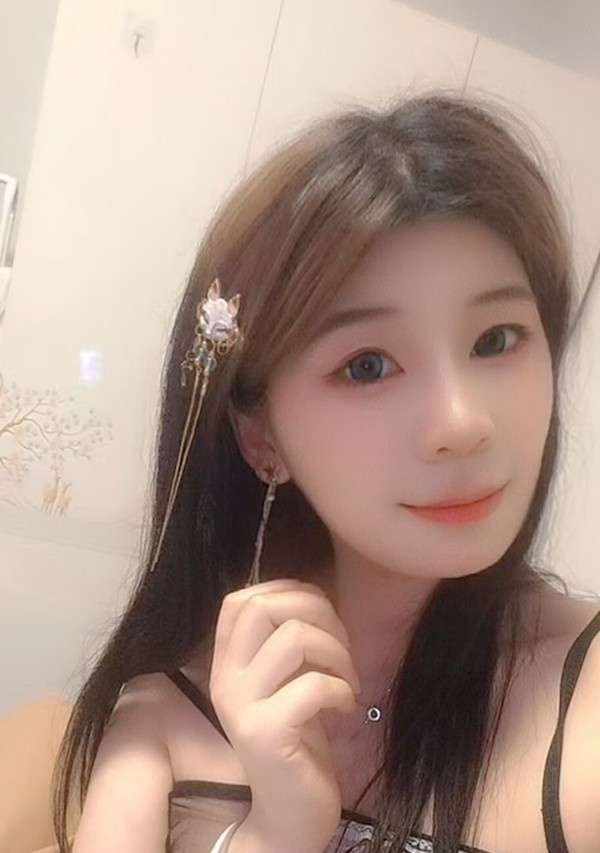 管城区翘臀美女