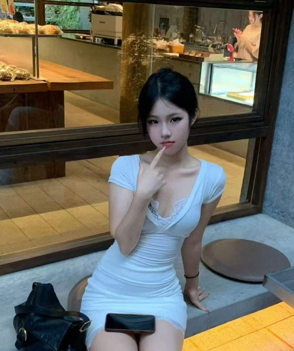 颜值美女抓龙筋