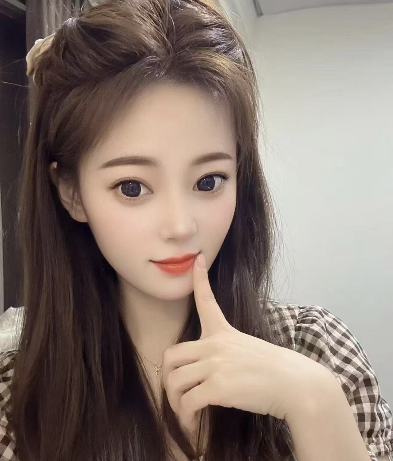 经四路万达鸿景苑新到小嫩妹儿