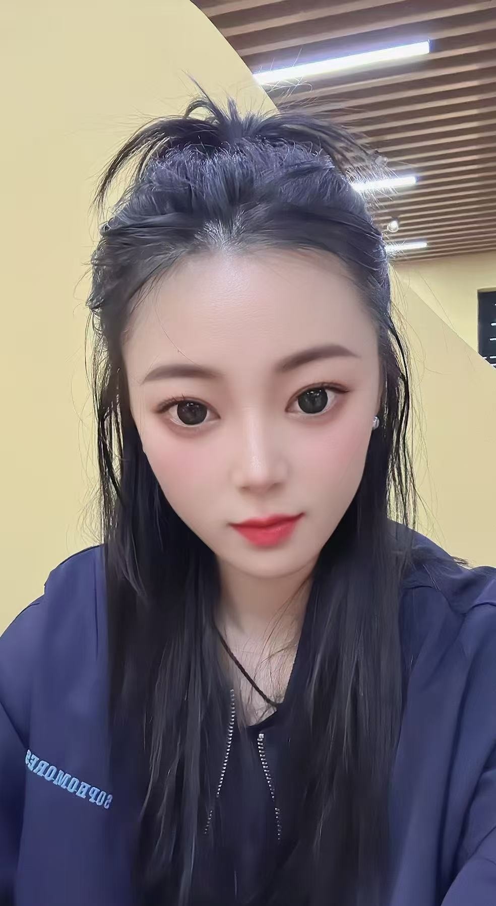 经四路万达鸿景苑新到小嫩妹儿