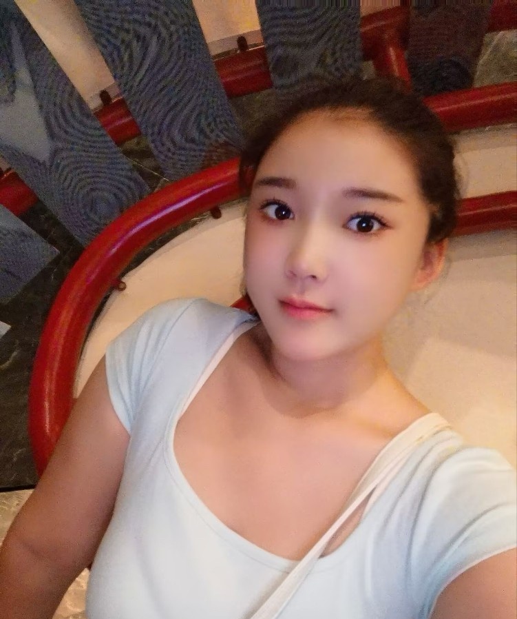 甜美丰臀御姐