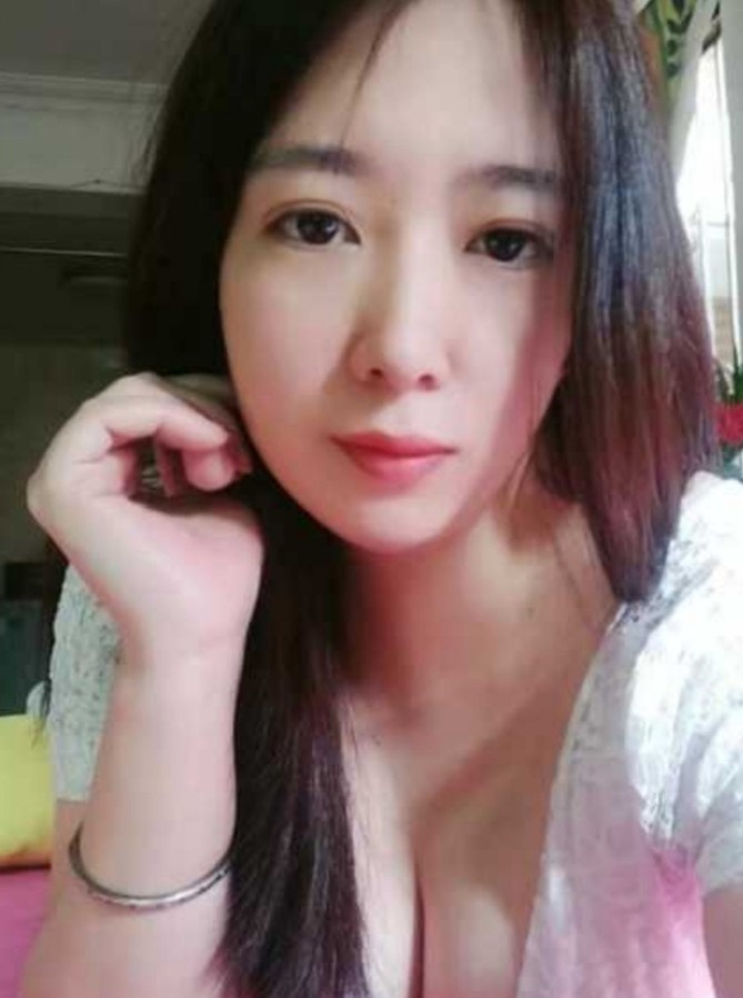 白云大胸珊珊