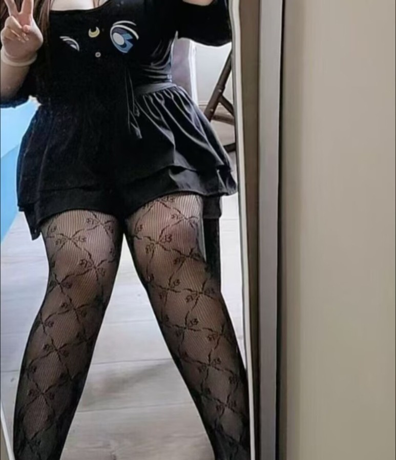 天桥大胸妹