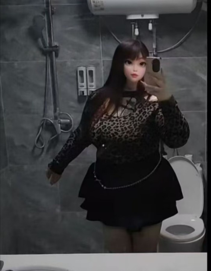 天桥大胸妹