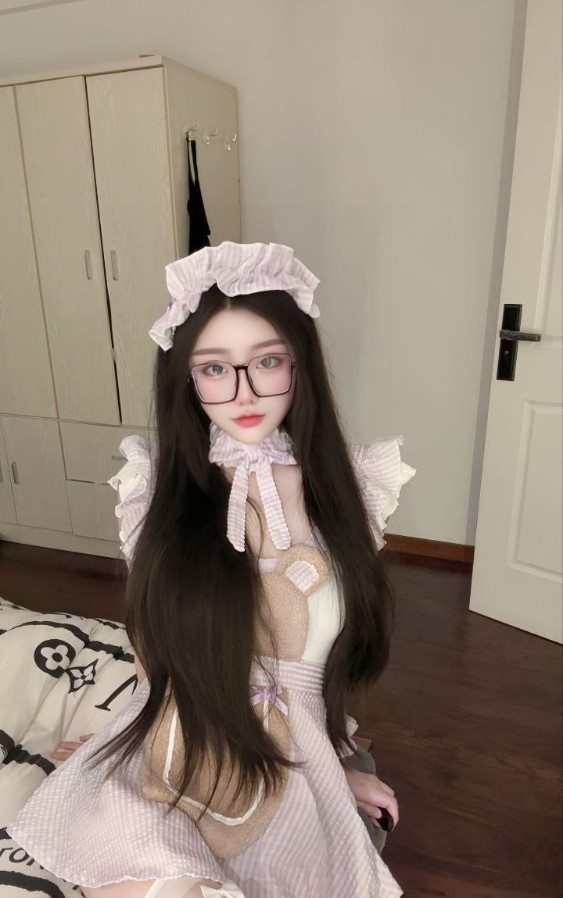蜀山气质文静眼镜妹