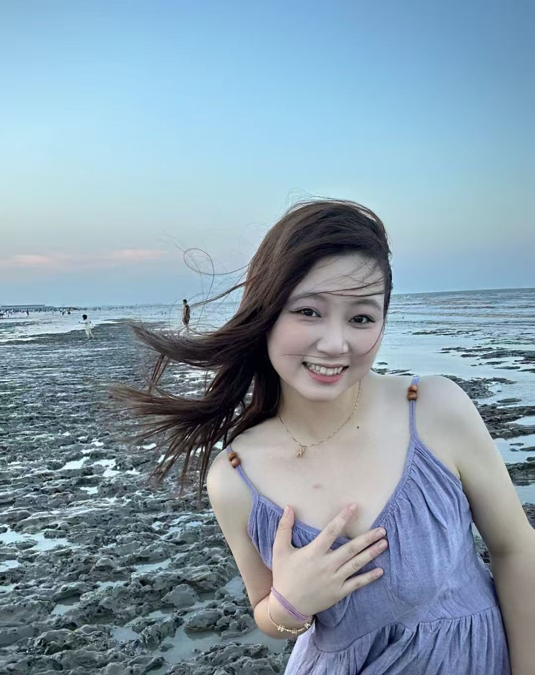 丰满白嫩箐箐