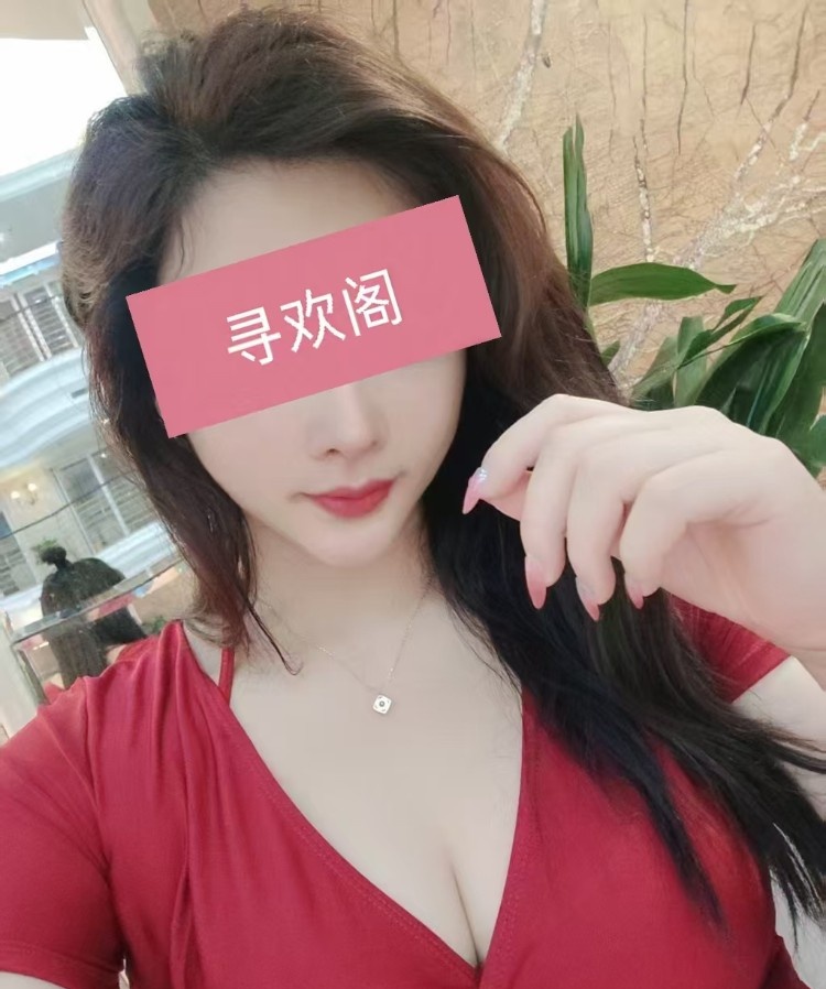 舌吻骚臀少妇