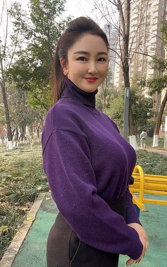 大灯少妇