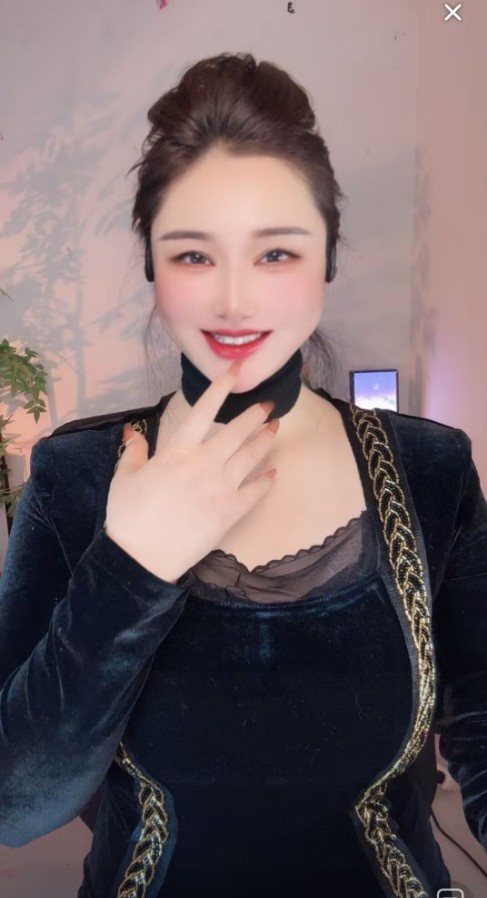 大灯少妇