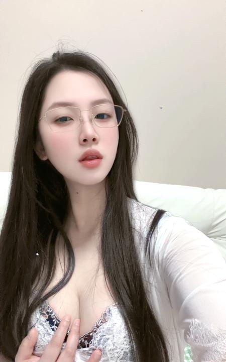 高挑反差明媚儿