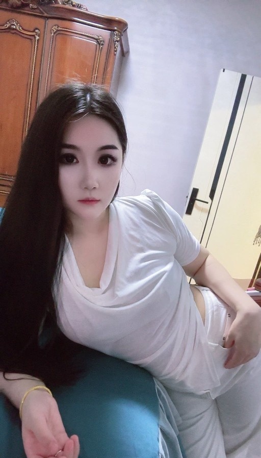 新人小妹甜甜