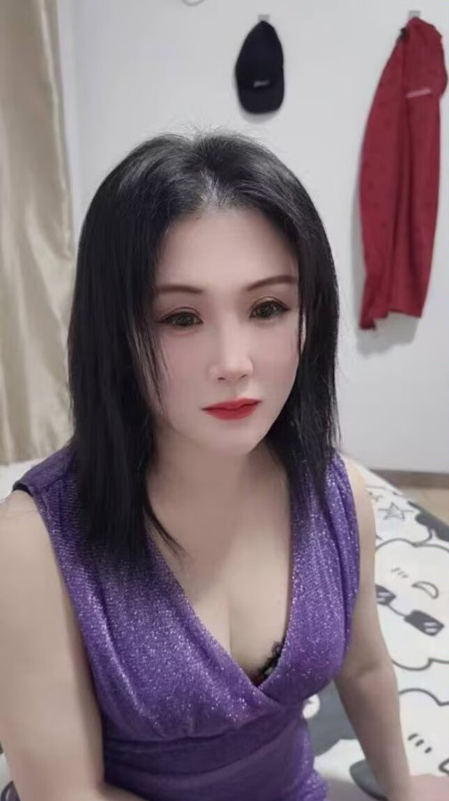 一字马瑜伽骚气少妇