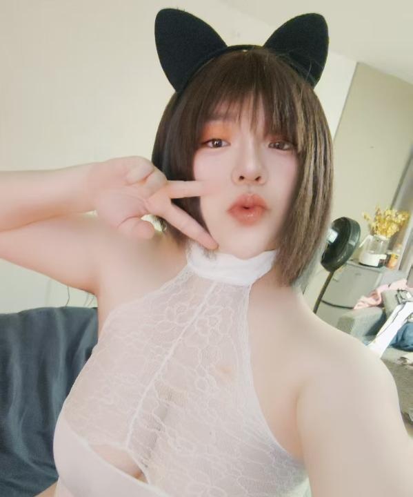 舌吻38F杯御姐