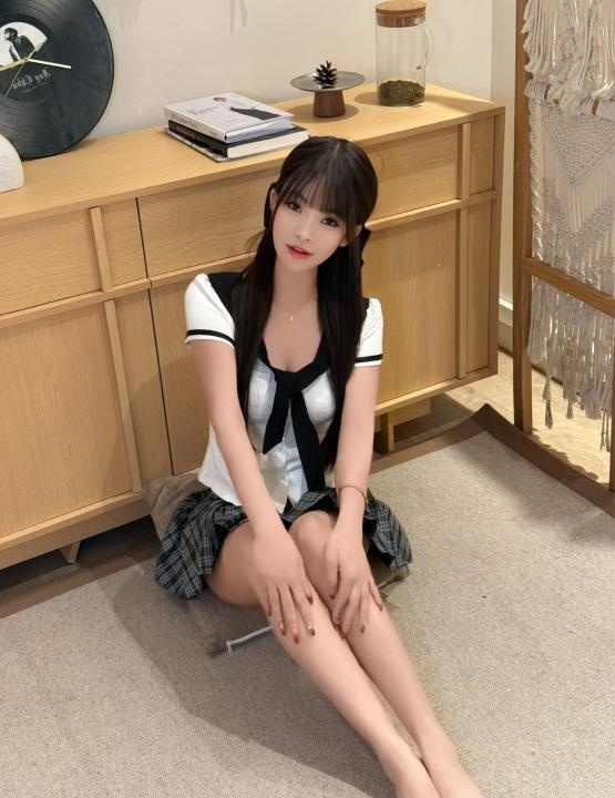 细腰大奶御姐李小璐