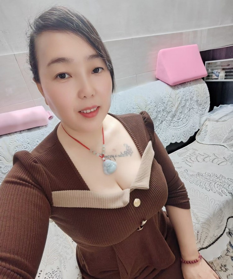 丰满少妇