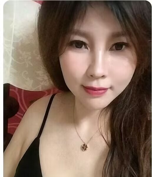 新人极品丰满骚货