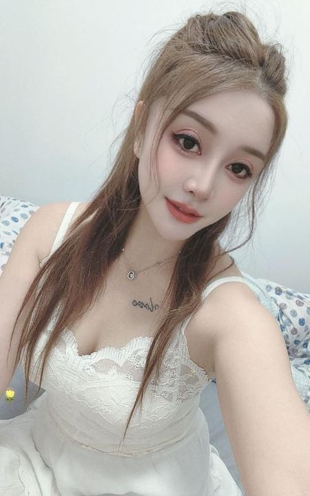 肤白女友感丽莎