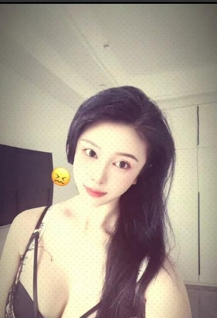 长宁天然美胸妹子