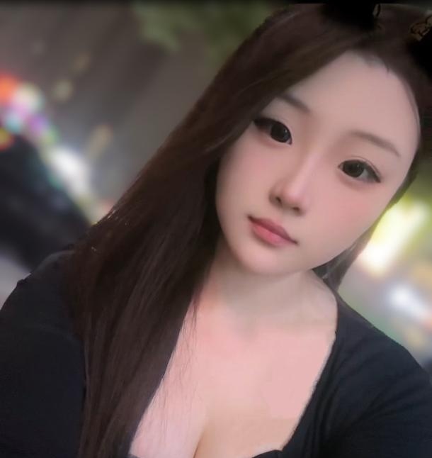 00后肤白美媚