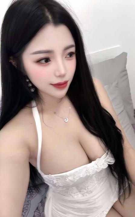丰满美乳心怡
