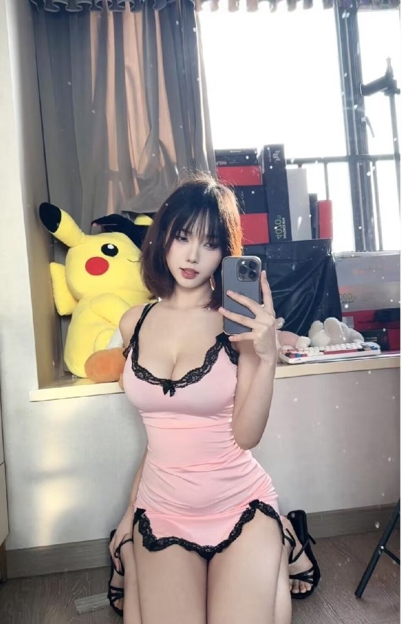 童颜巨乳黑丝尤物