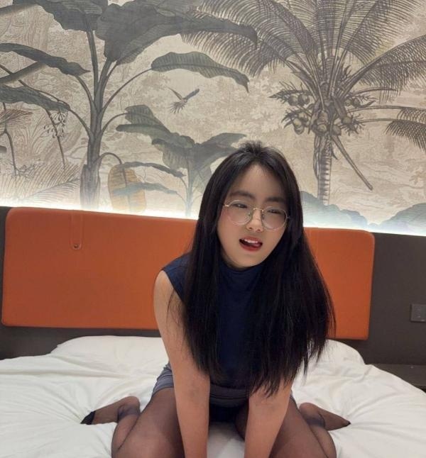 呆萌可爱丝袜美女