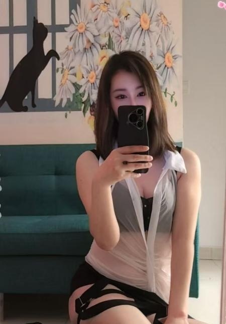 奶尖股翘性感人妻