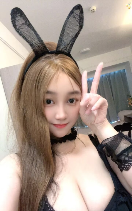 女友般大胸允儿