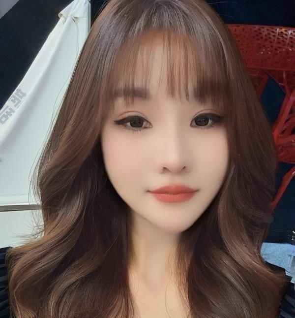丰满水多小嫩妹