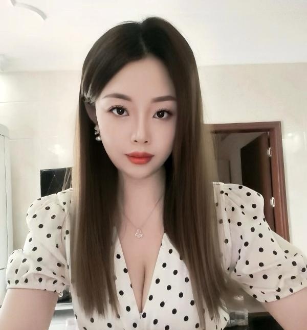 武进大胸小美女
