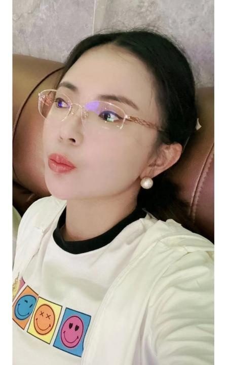 双飞眼镜儿妹妹和闺蜜