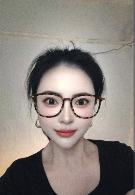 双飞眼镜儿妹妹和闺蜜