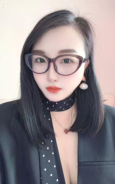 温柔的眼睛姐姐