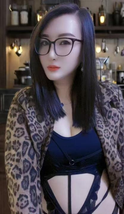 温柔的眼睛姐姐