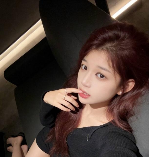 肤白貌美颜值长腿老师