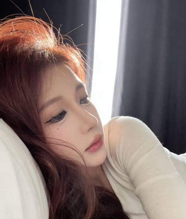 肤白貌美颜值长腿老师