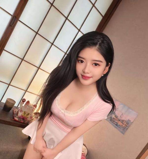 福田大奶身材莹莹