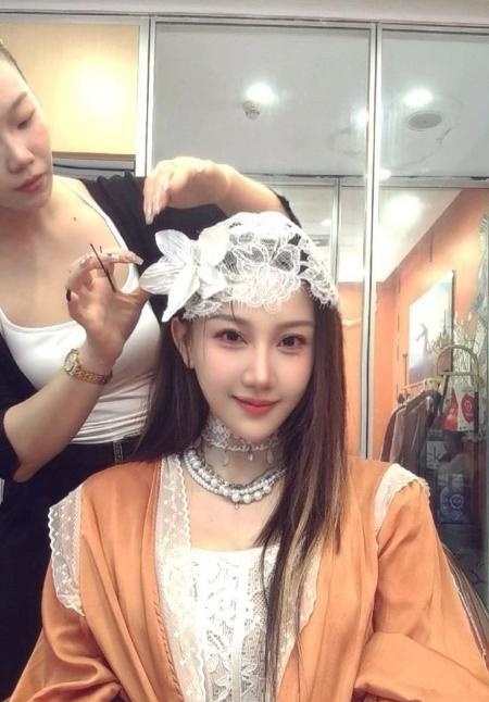 泉山舌吻骚御姐