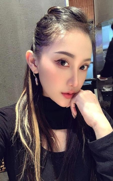 泉山舌吻骚御姐