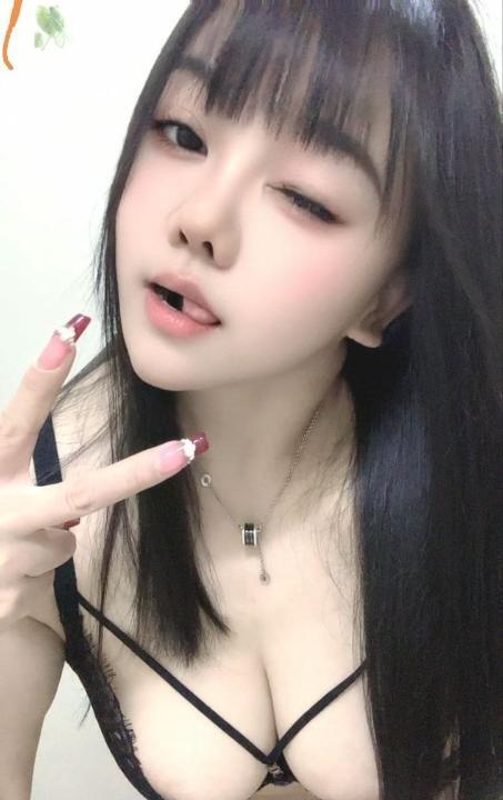 肤白大胸器优乐美