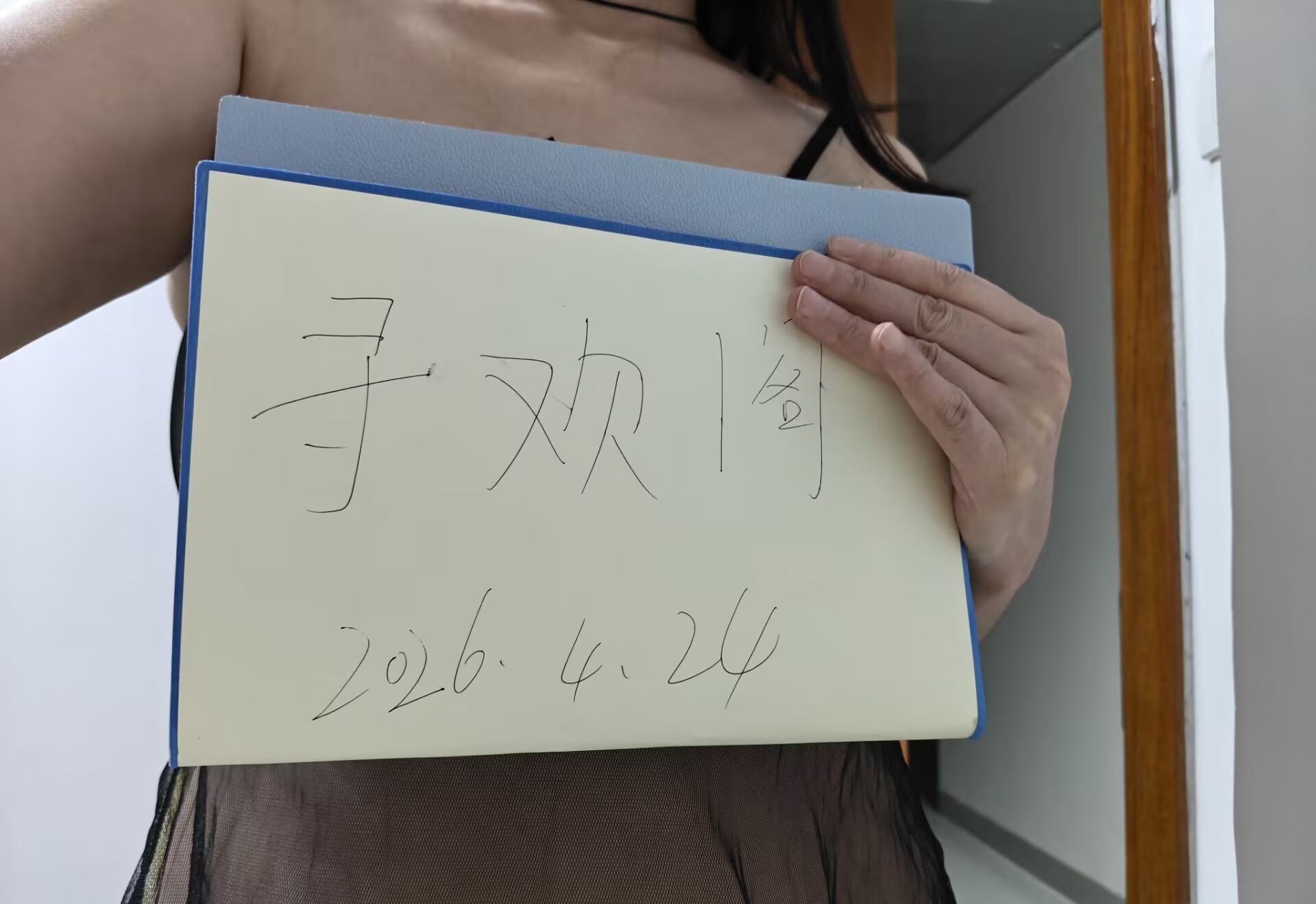 大胸手感超沉的小姐姐
