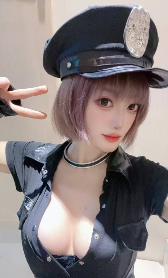 丰乳御姐制服变装